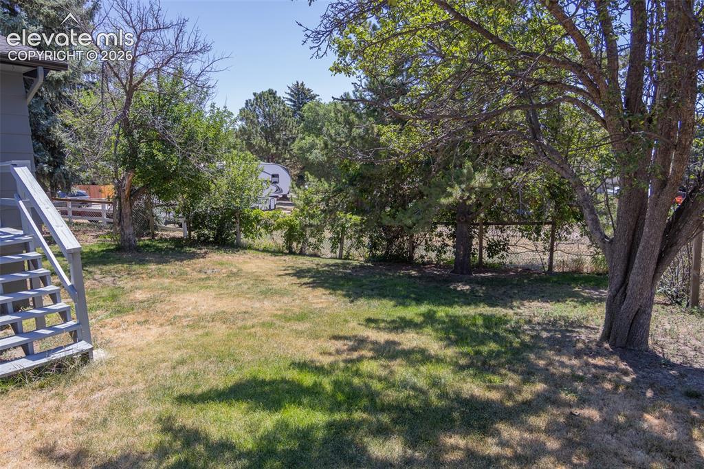 Image 8 of 15: Yard