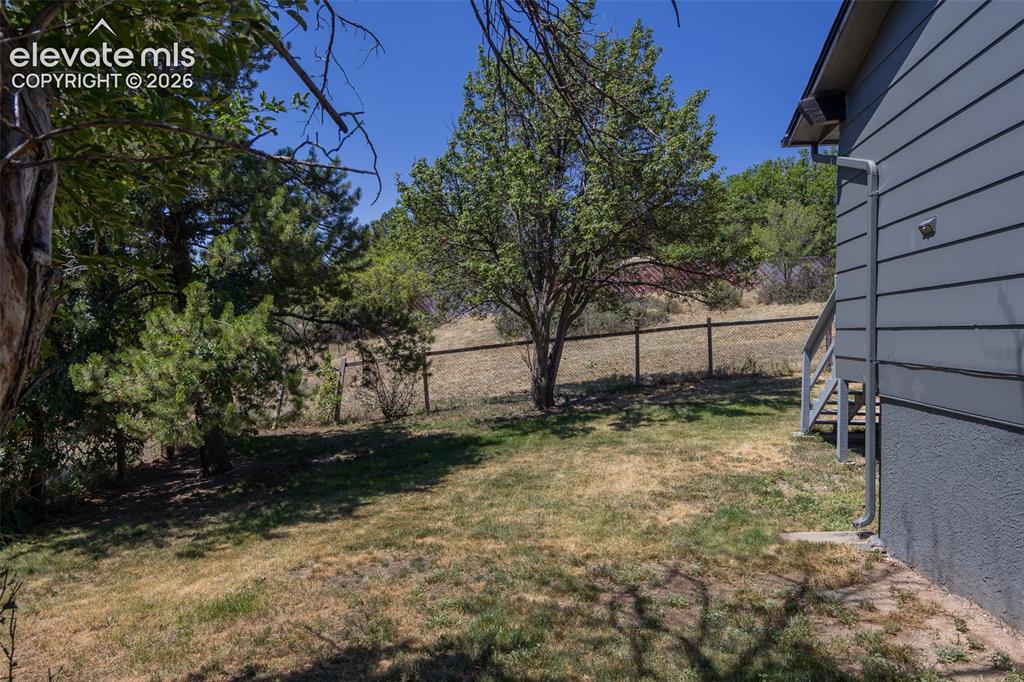Image 9 of 15: Yard