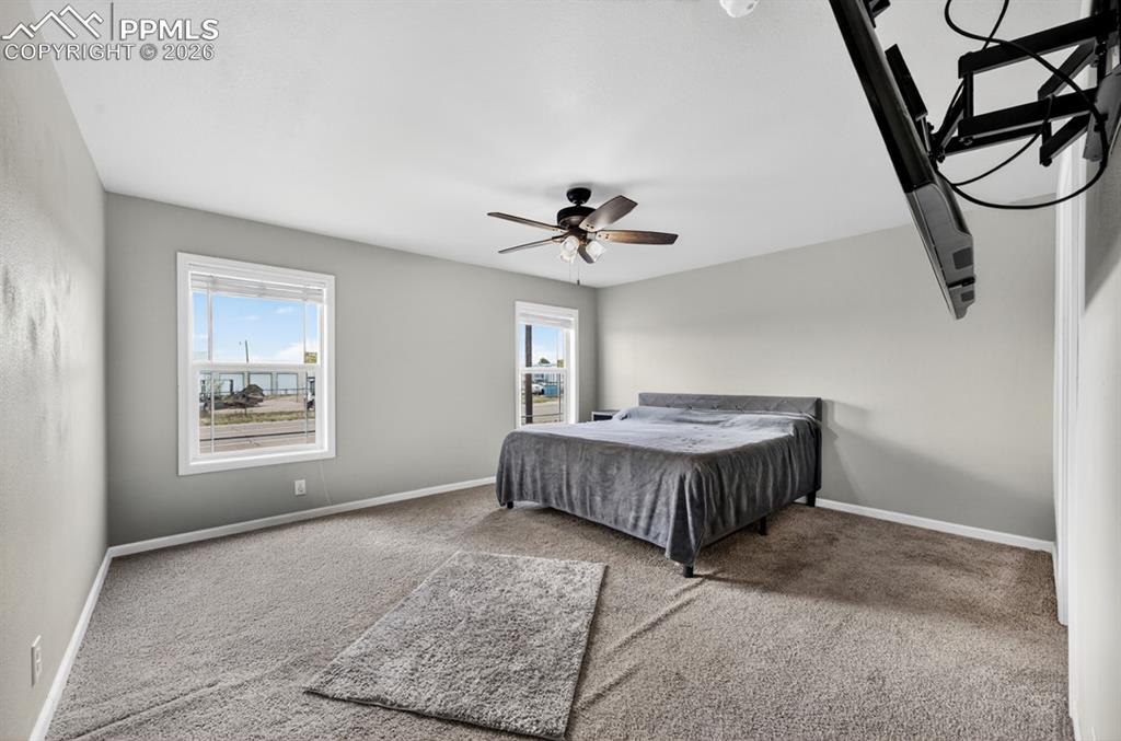 Image 19 of 38: Bedroom