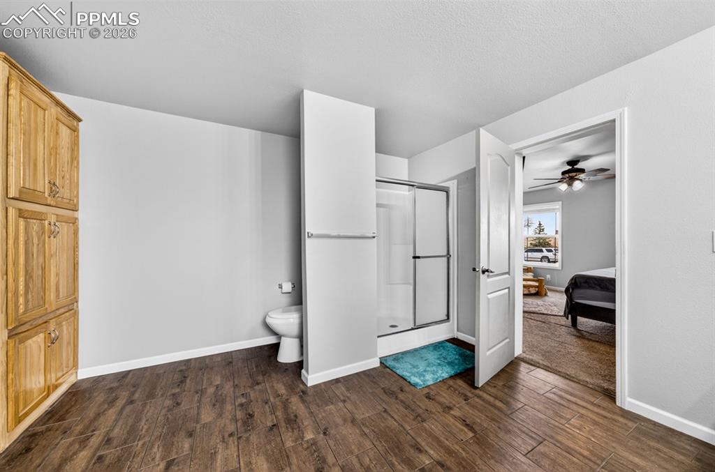 Image 26 of 38: Bathroom