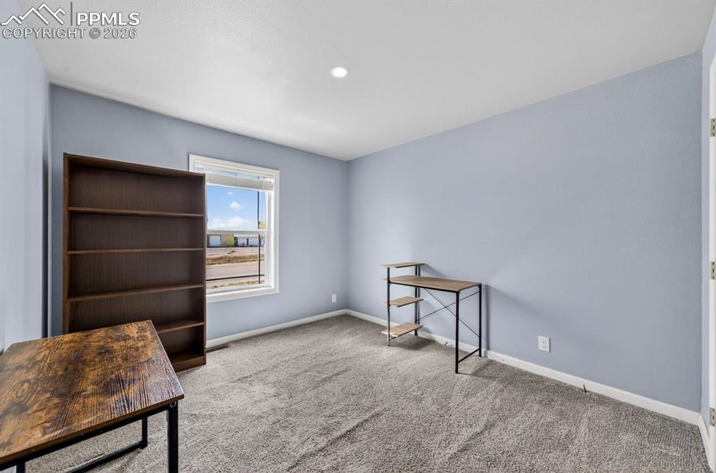 Image 27 of 38: Office