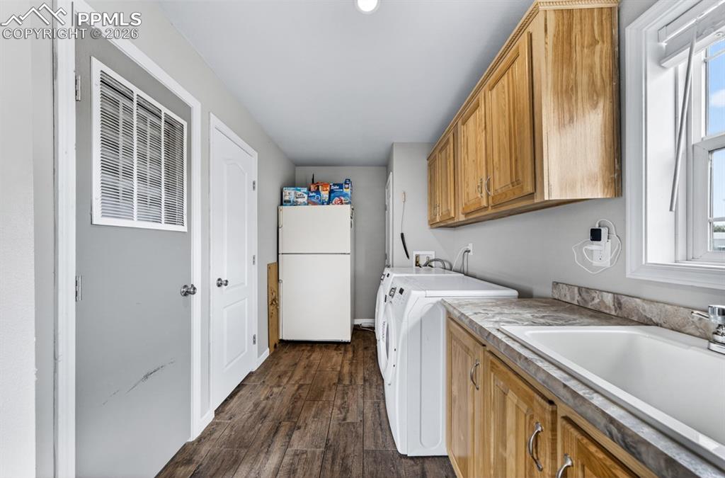 Image 31 of 38: Laundry