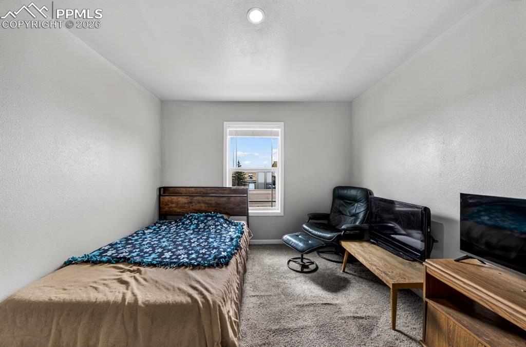 Image 32 of 38: Bedroom