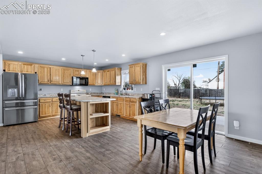 Image 8 of 38: Kitchen