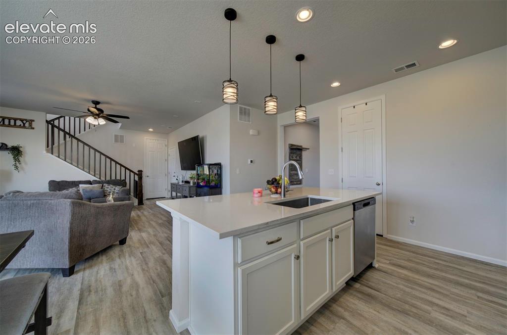 Image 11 of 50: Kitchen