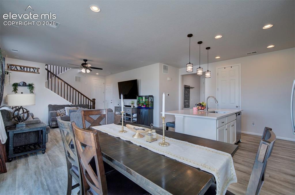 Image 13 of 50: Dining Area