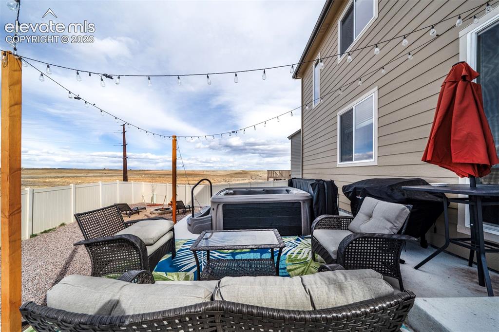 Image 8 of 50: Patio