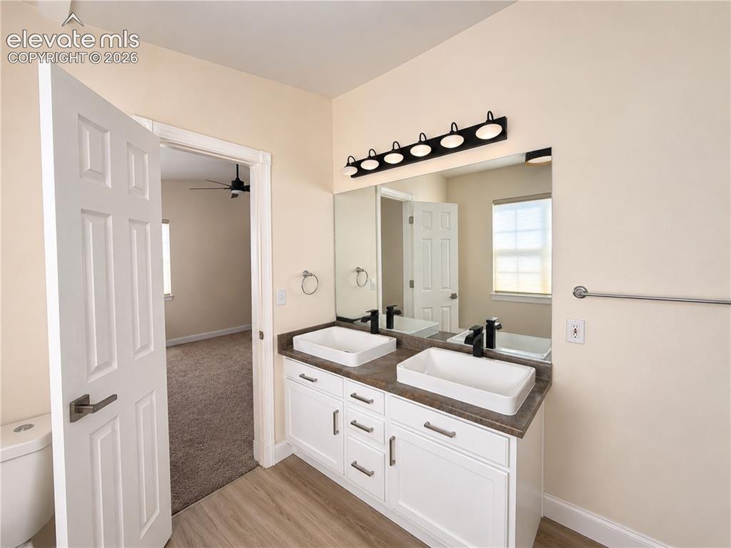 Image 15 of 31: Bathroom