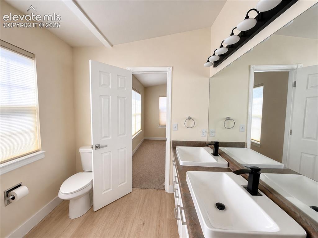 Image 16 of 31: Bathroom
