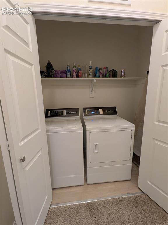 Image 25 of 31: Washer and Dry included