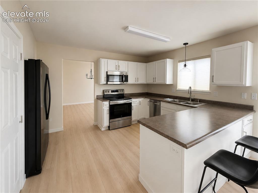 Image 5 of 31: Kitchen
