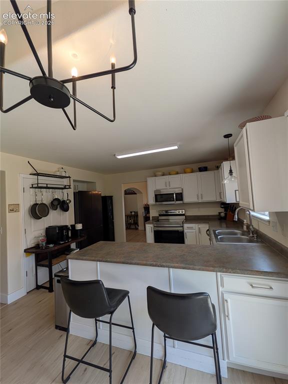 Image 6 of 20: Kitchen