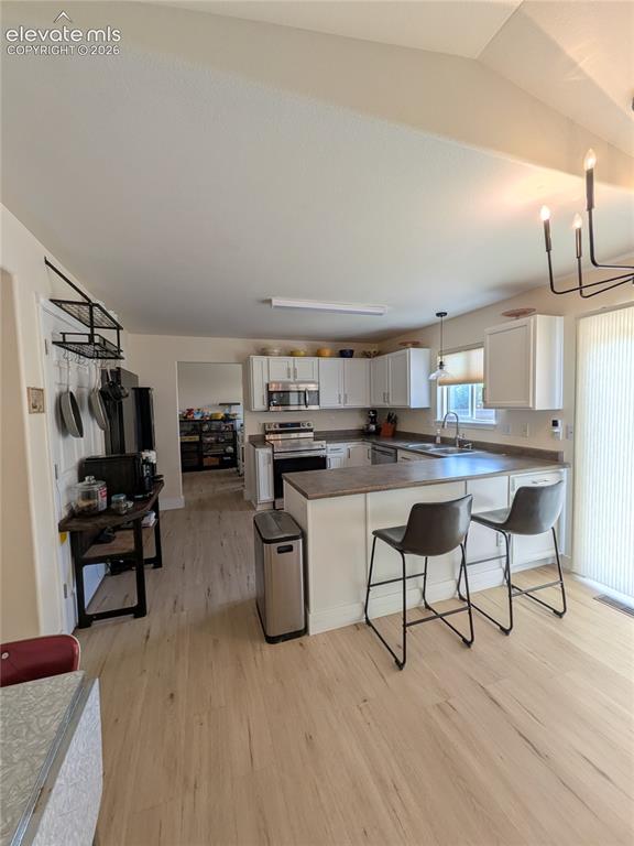 Image 6 of 31: Kitchen