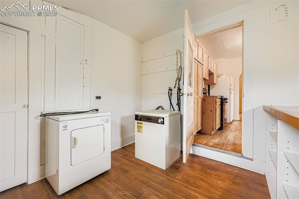 Image 12 of 27: Laundry