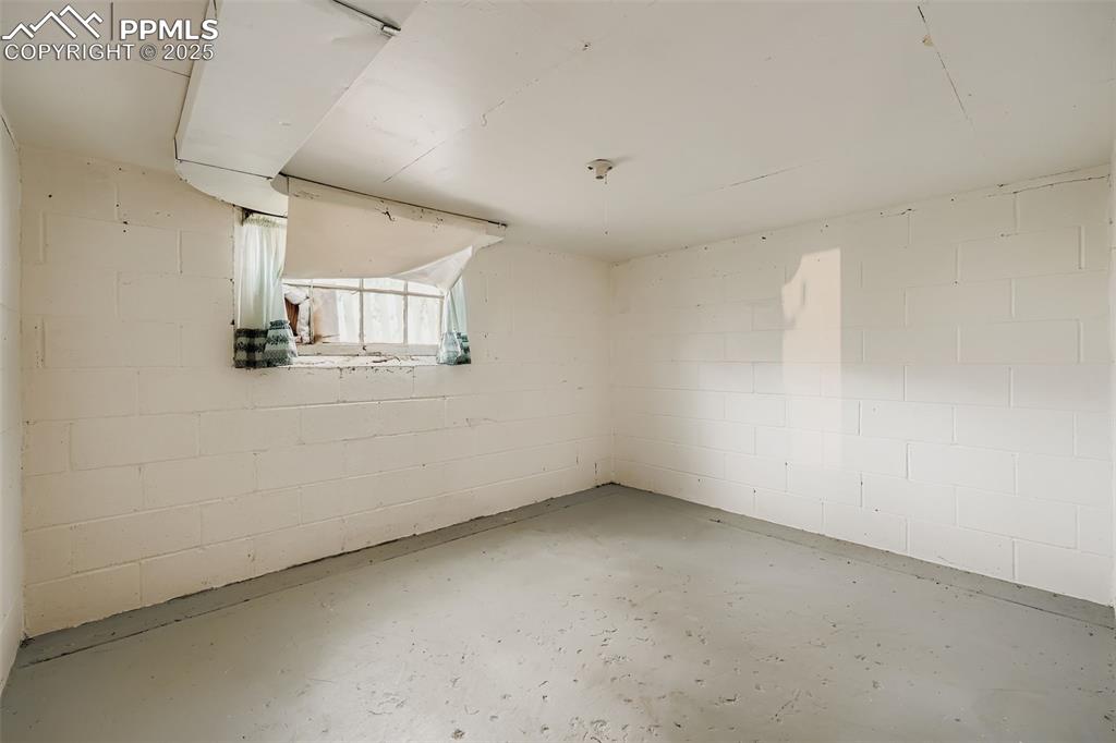 Image 16 of 27: Basement