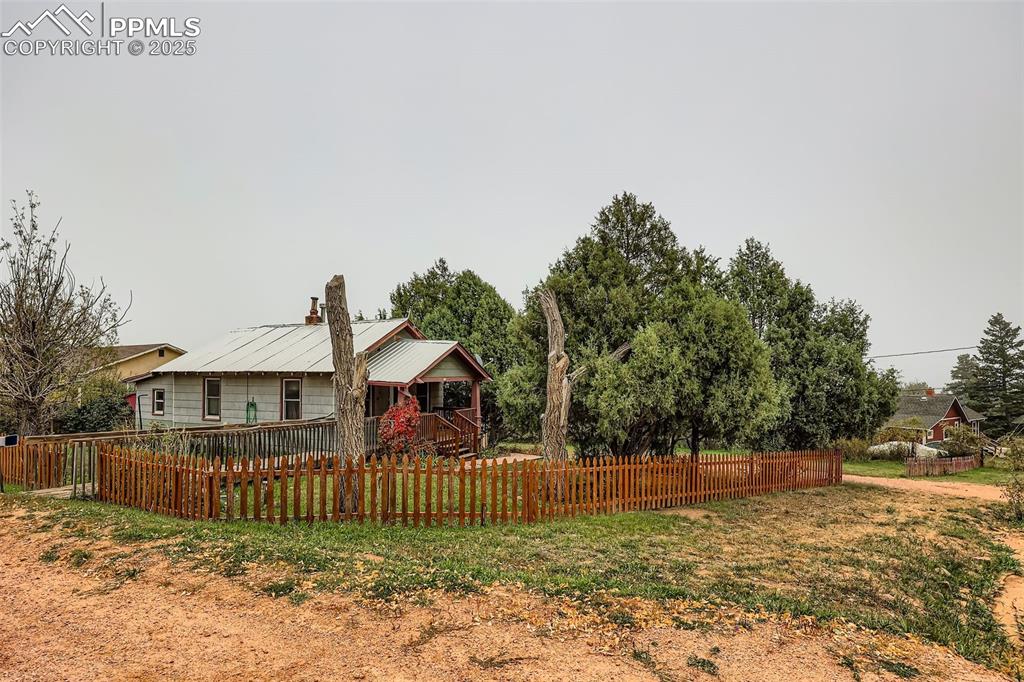 Image 22 of 27: Back of Structure