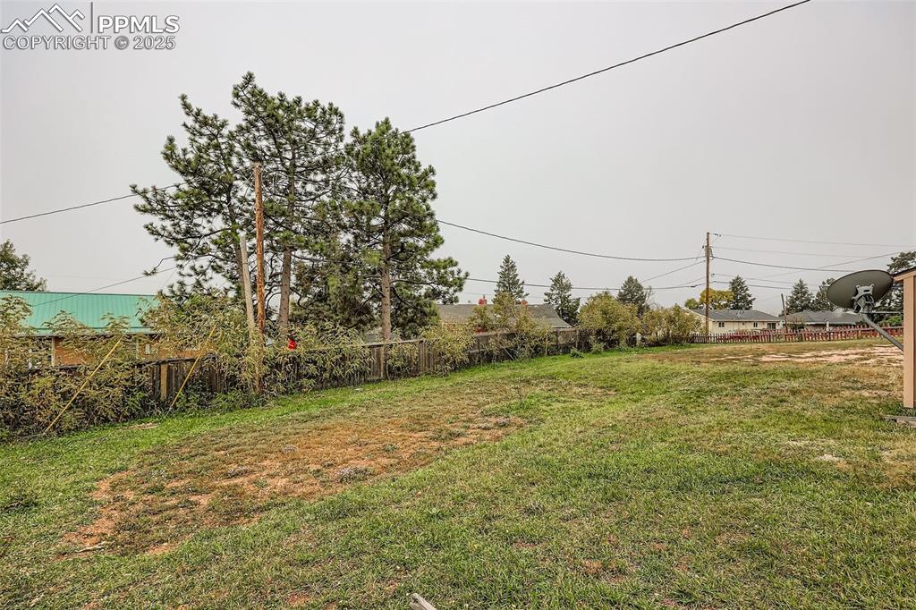 Image 27 of 27: Yard