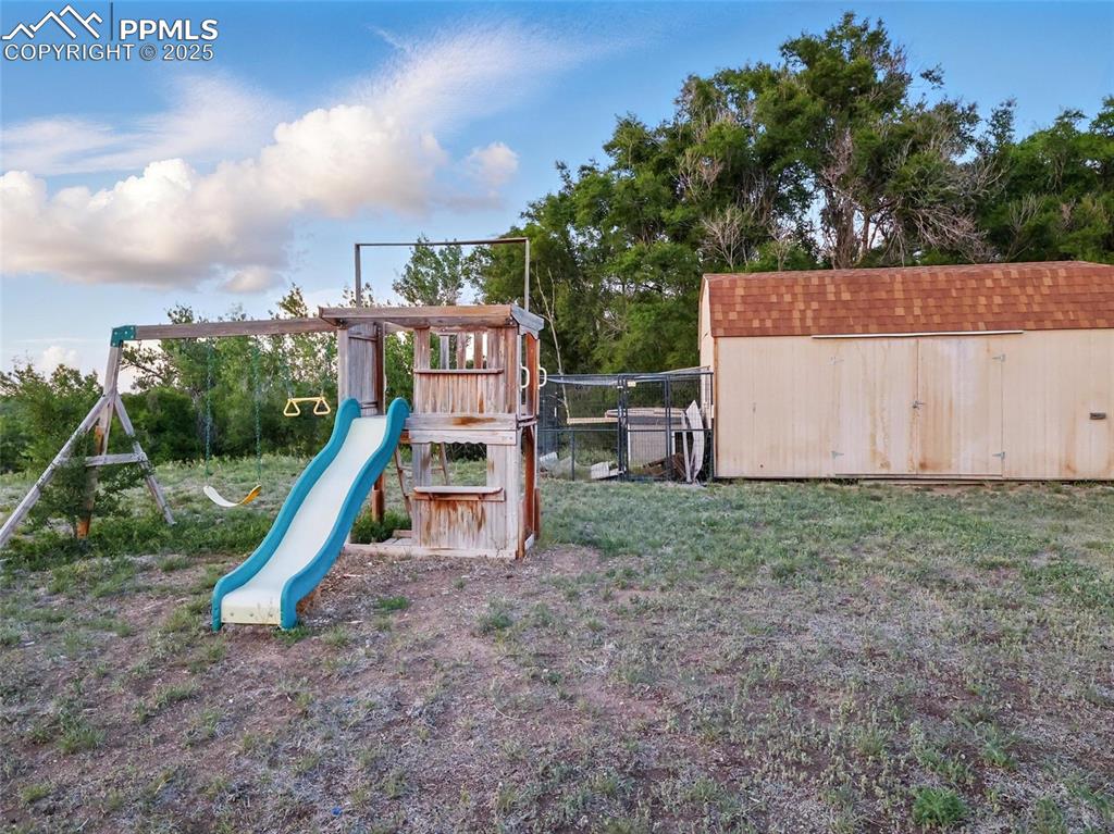 Image 34 of 45: View of play area