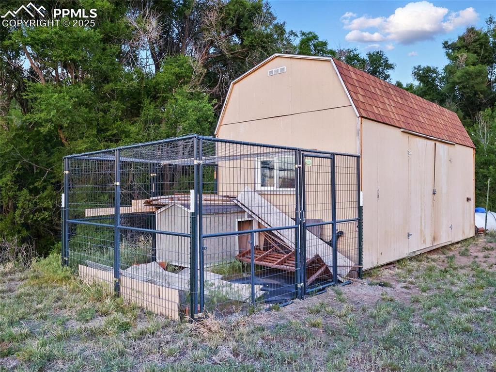 Image 35 of 45: View of shed and dog run