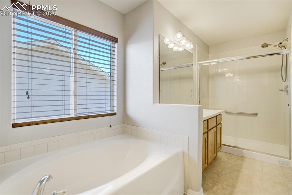 Image 26 of 48: Bathroom