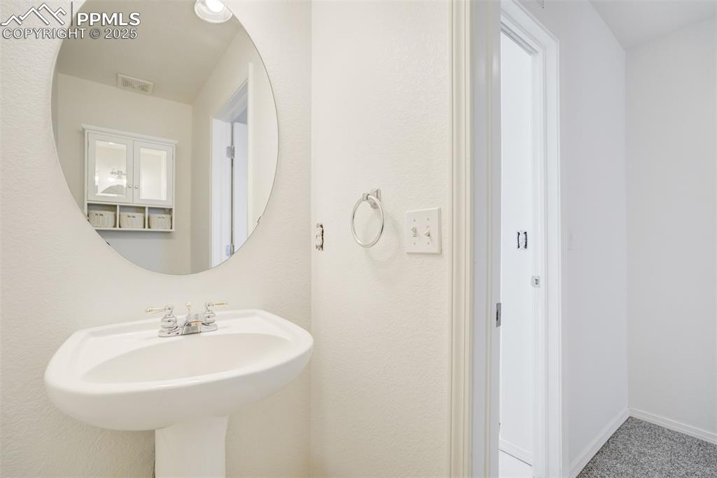 Image 39 of 48: Bathroom