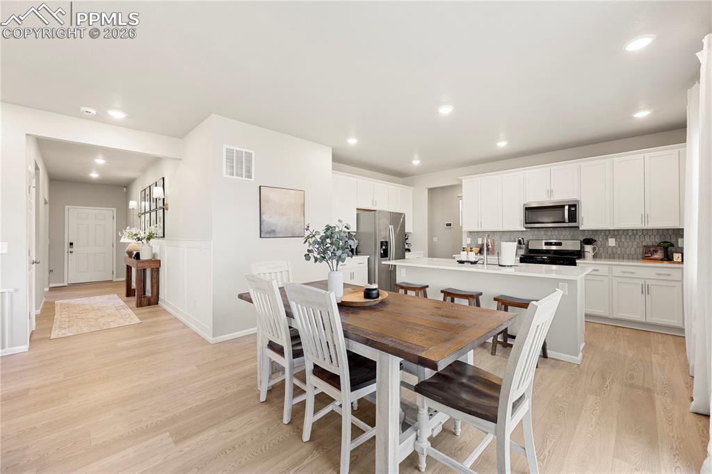 Image 11 of 38: Dining Area