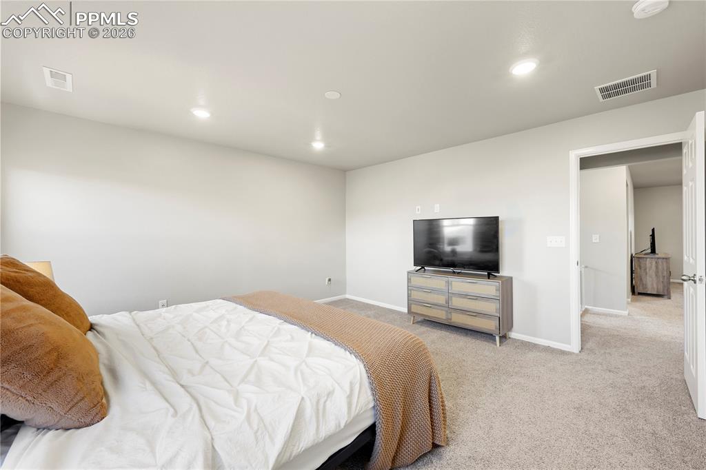 Image 19 of 38: Bedroom