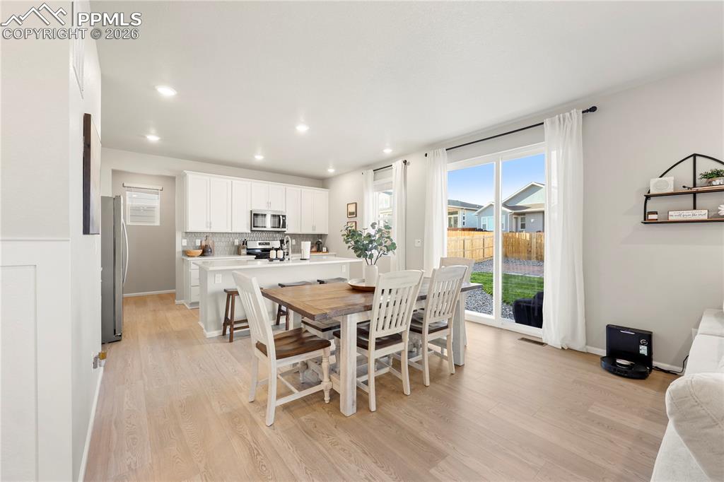 Image 7 of 38: Dining Area