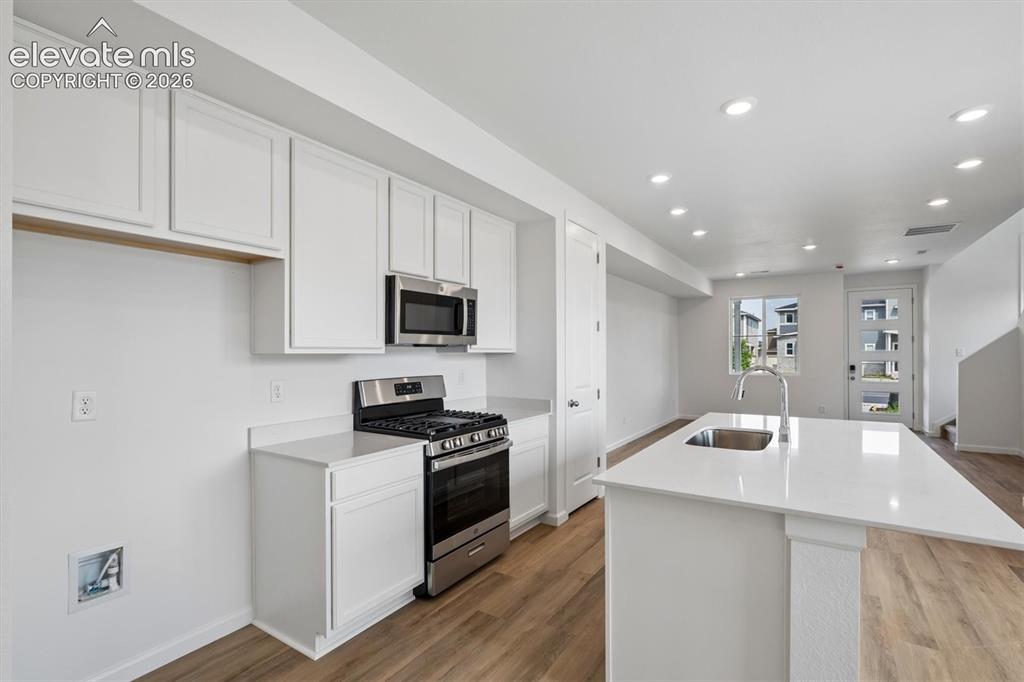 Image 10 of 22: Kitchen