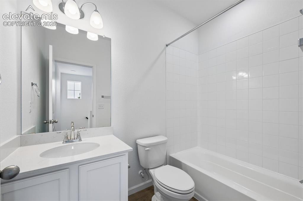 Image 14 of 22: Bathroom