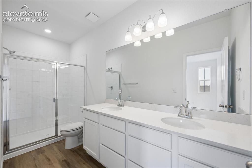 Image 19 of 22: Bathroom