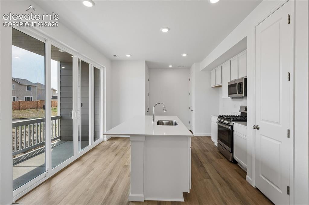 Image 6 of 22: Kitchen