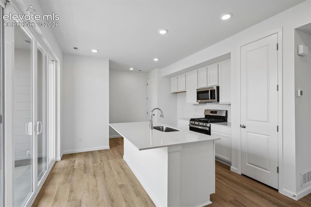 Image 7 of 22: Kitchen