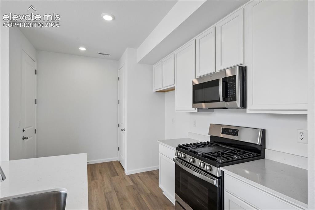 Image 8 of 22: Kitchen