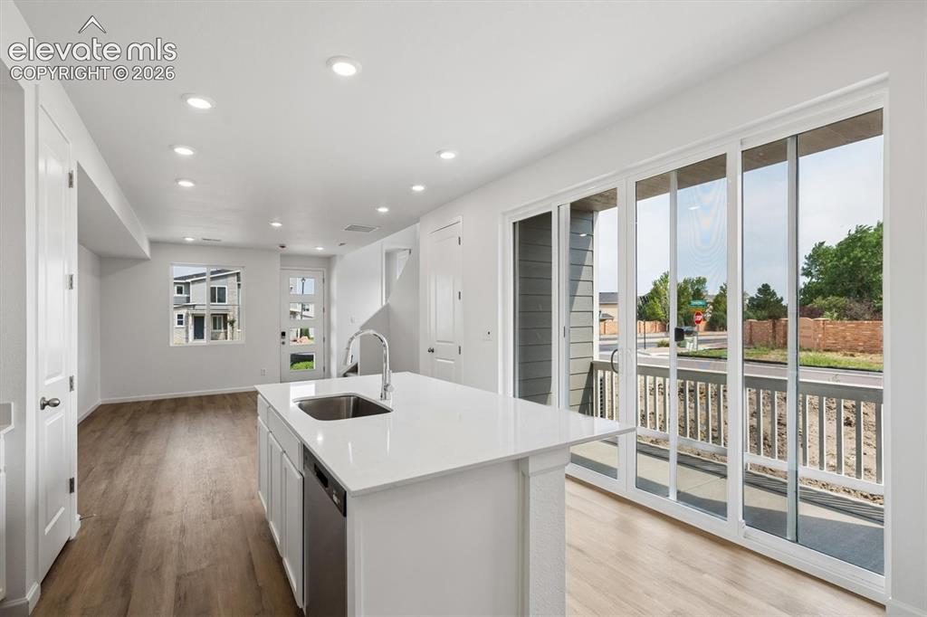 Image 9 of 22: Kitchen