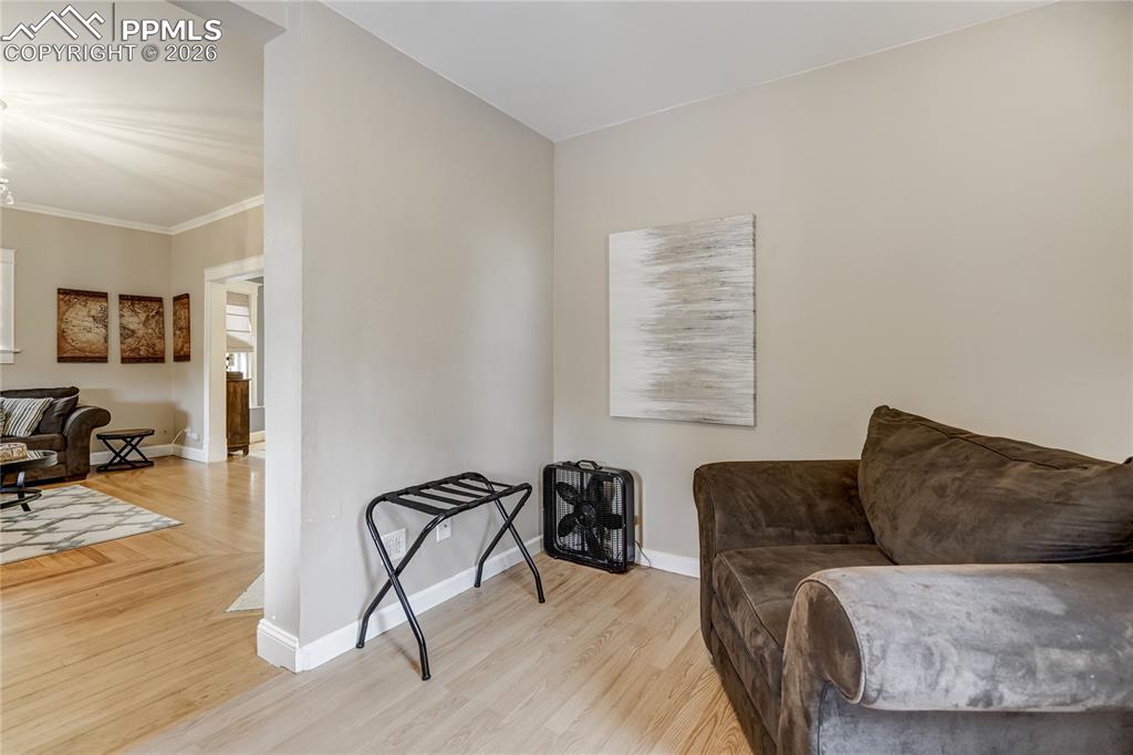 Image 18 of 50: Sitting Room