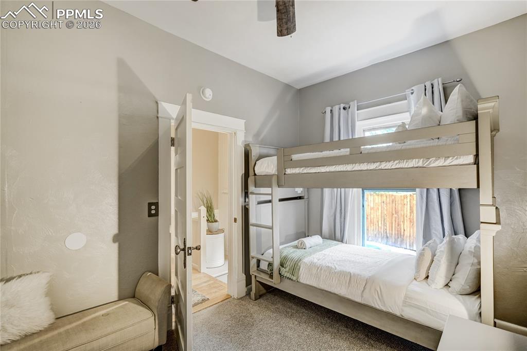 Image 33 of 50: Bedroom