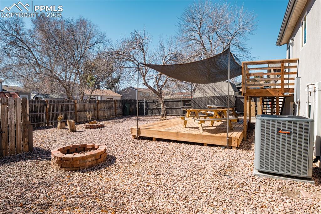 Image 22 of 29: Yard