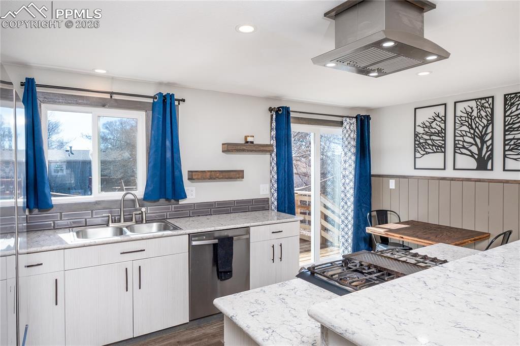 Image 3 of 29: Kitchen