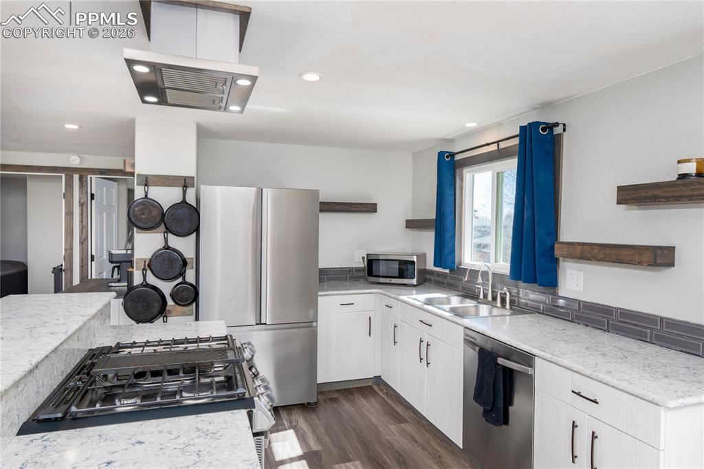 Image 5 of 29: Kitchen