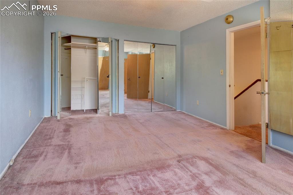 Image 12 of 25: Bedroom