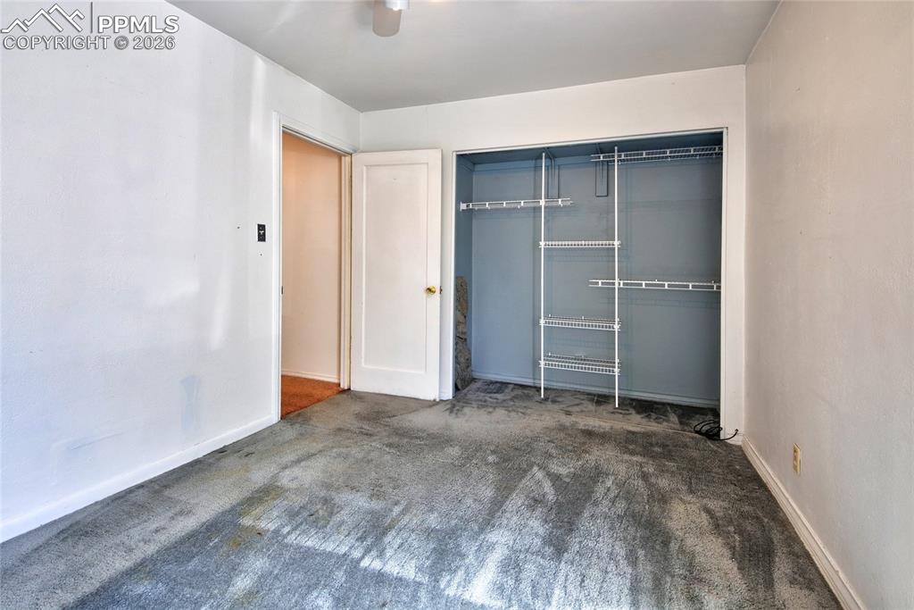 Image 16 of 25: Bedroom