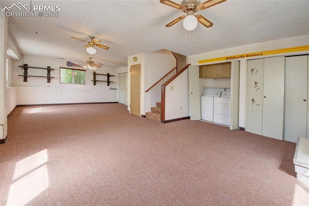 Image 22 of 25: Family Room