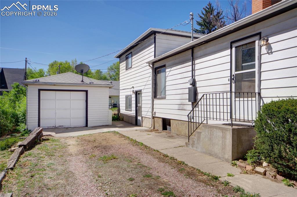 Image 3 of 25: Side of Structure