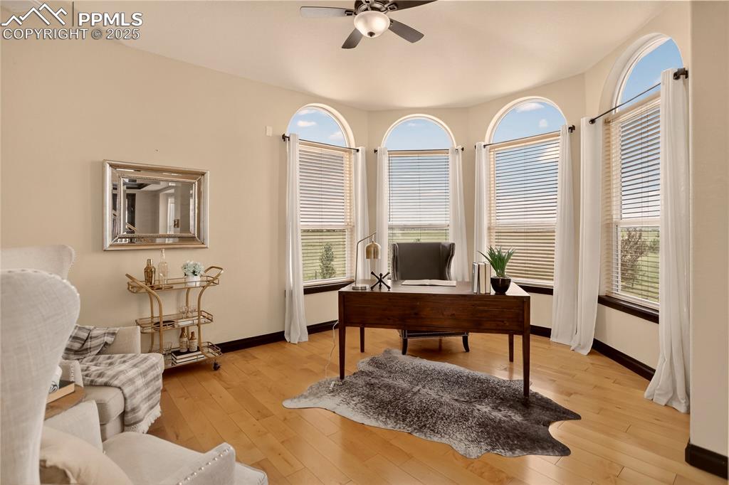 Image 10 of 46: Front sitting room