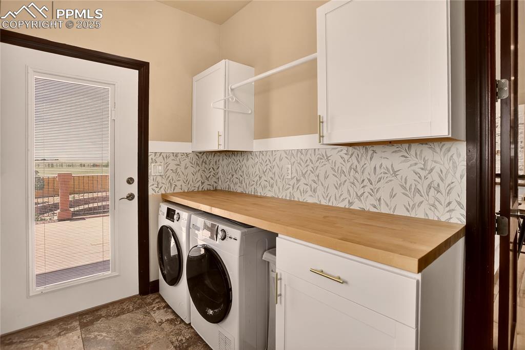 Image 16 of 46: Laundry room