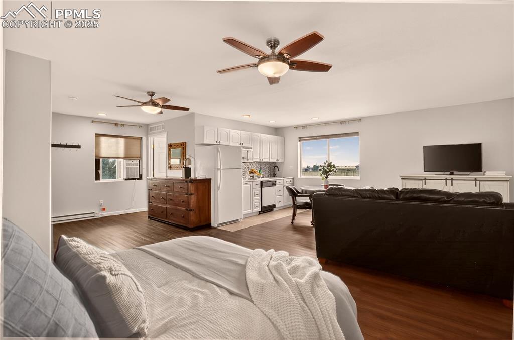 Image 36 of 46: Studio apartment above detached garage
