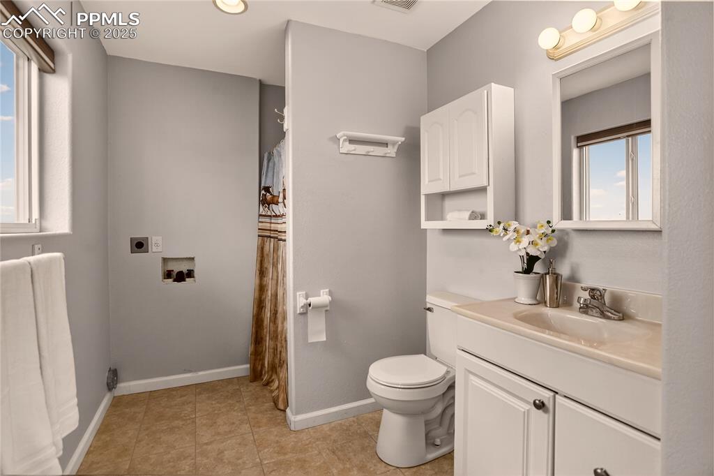 Image 40 of 46: Apartment bathroom