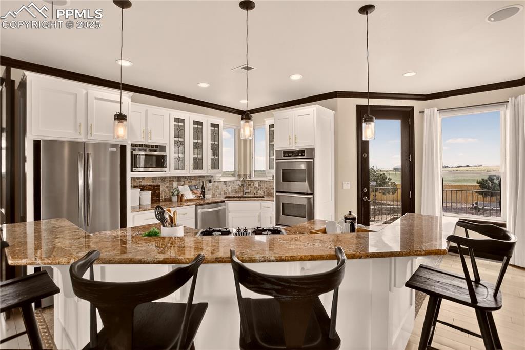 Image 6 of 46: Gourmet kitchen w/ SS appliances