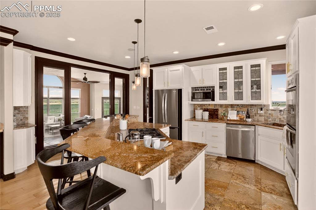 Image 7 of 46: Granite counters, island, & walk-out